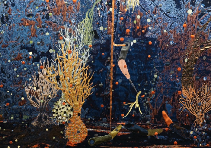 Otobong Nkanga, Tied to the Other Side (détail), 2022. Tapisserie - 350 x 600 cm. Courtesy Otobong Nkanga & Galerie InSitu-fabienne leclerc, Grand Paris -Ouissem Barbouchi, Paris. Crédit photo : Fulvio Orsenigo